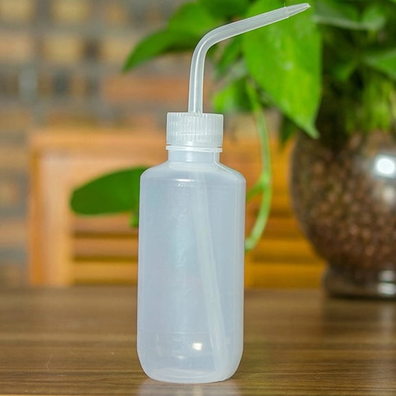Ergonomic Squeeze Plant Watering Bottle 31.8 oz / 940 ml Clear Translucent Plastic Long Thin Spout Refillable Dispenser for Succulents Garden Potted Plants