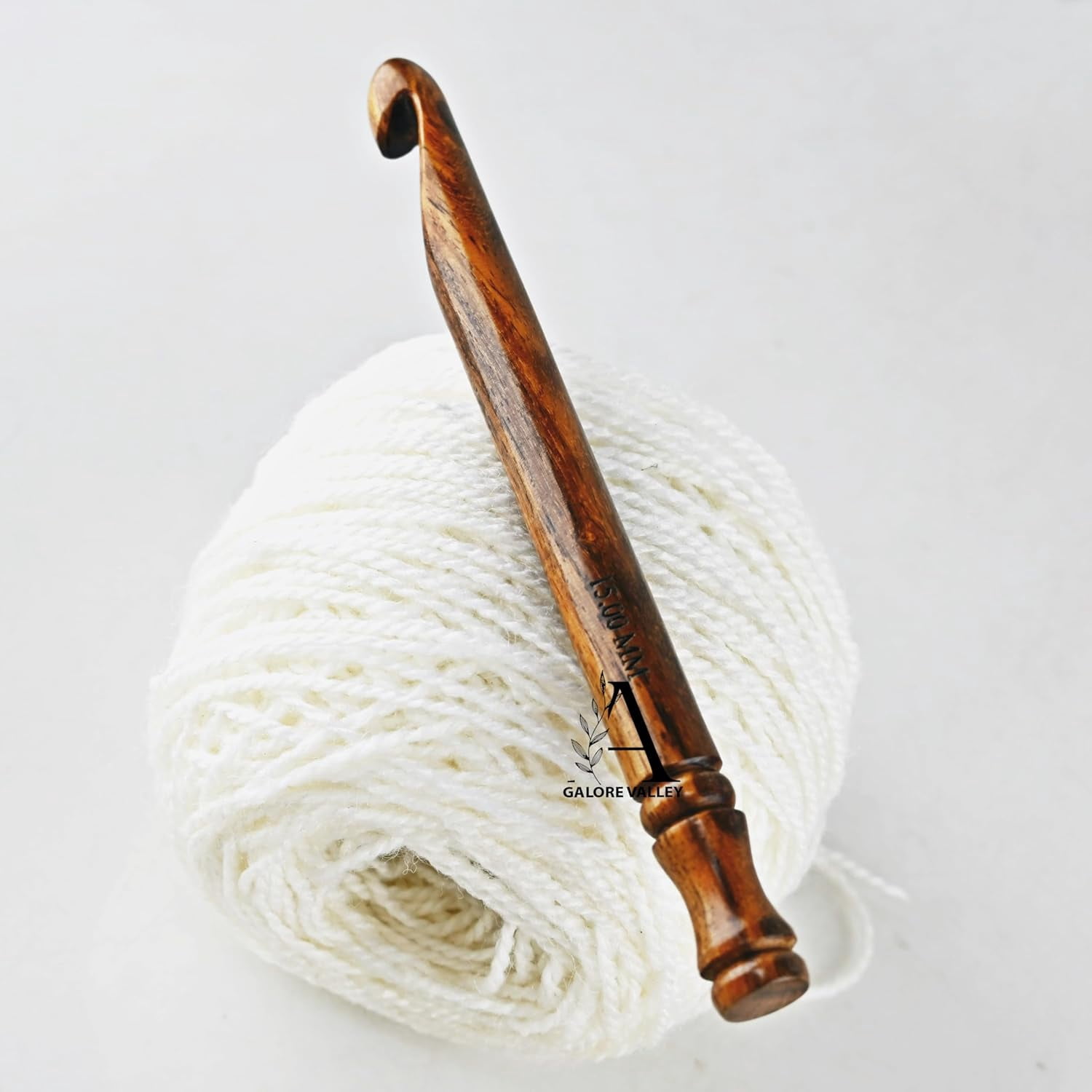 Ergonomic Wooden Crochet JUMBO Hooks 15 MM | Crochet Hook For Large Projects | Perfect Gift For Yarn Lover Thick Crochet Needle for Weaving Bag Scarf Blankets