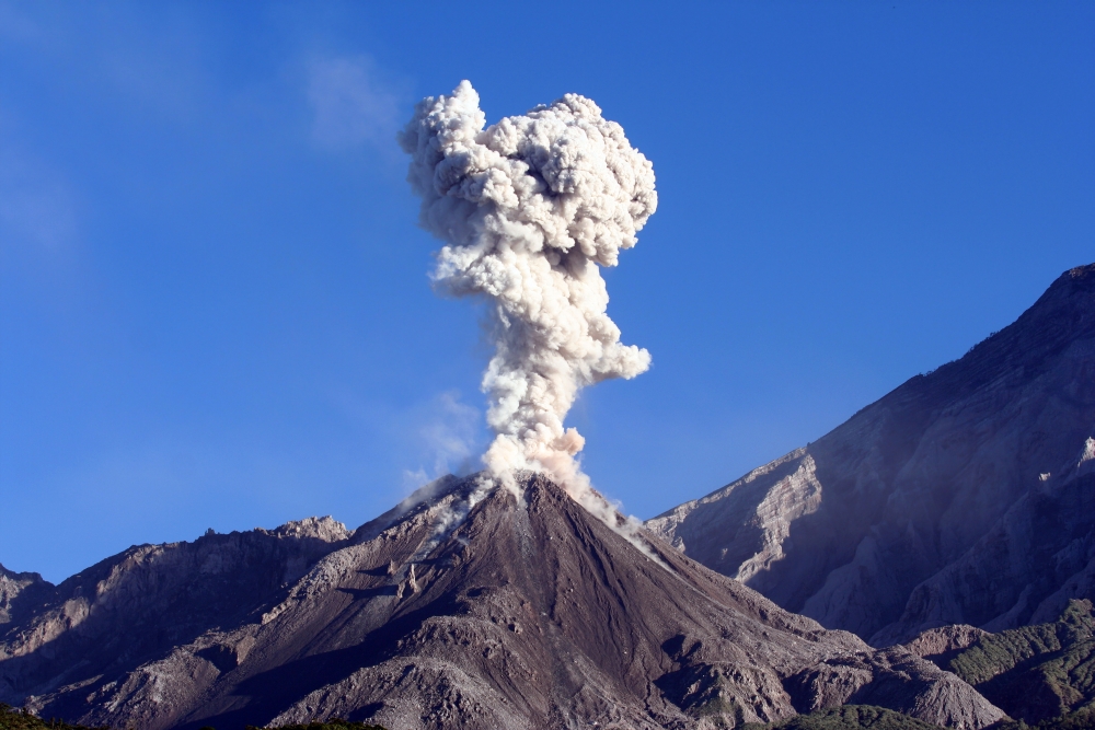 Eruption of ash cloud from Santiaguito dome complex Santa Maria volcano Guatemala Canvas Art - Richard RoscoeStocktrek Images (18 x 12)