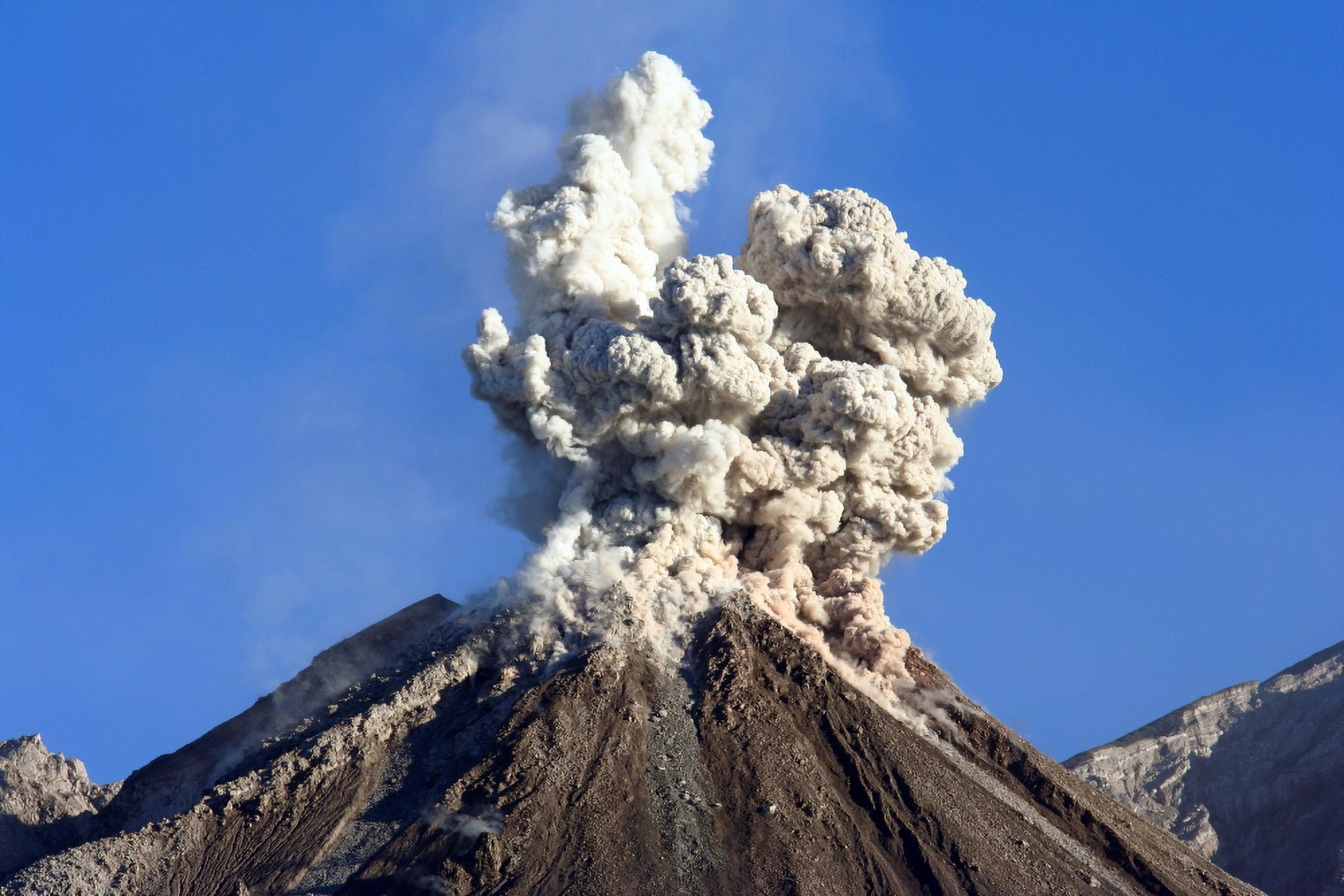 Eruption of ash cloud from Santiaguito dome complex Santa Maria volcano Guatemala Canvas Art - Richard RoscoeStocktrek Images (35 x 23)