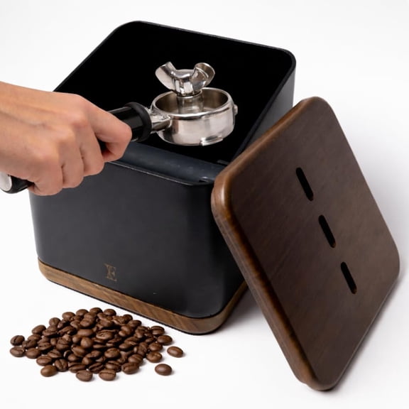 Espresso Knock Box with Lid 1L Steel Coffee Knock Box Espresso with Walnut Non-Slip Base, Quiet Rubber Bar, Barista Essential for Home Coffee Station (Holds 2025 Pucks), Black