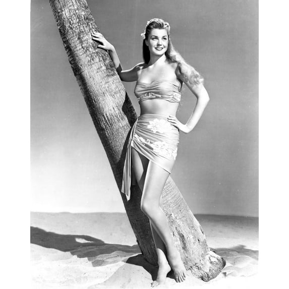 Esther Williams smiling Under the Tree in Black and White Photo Print (24 x 30)