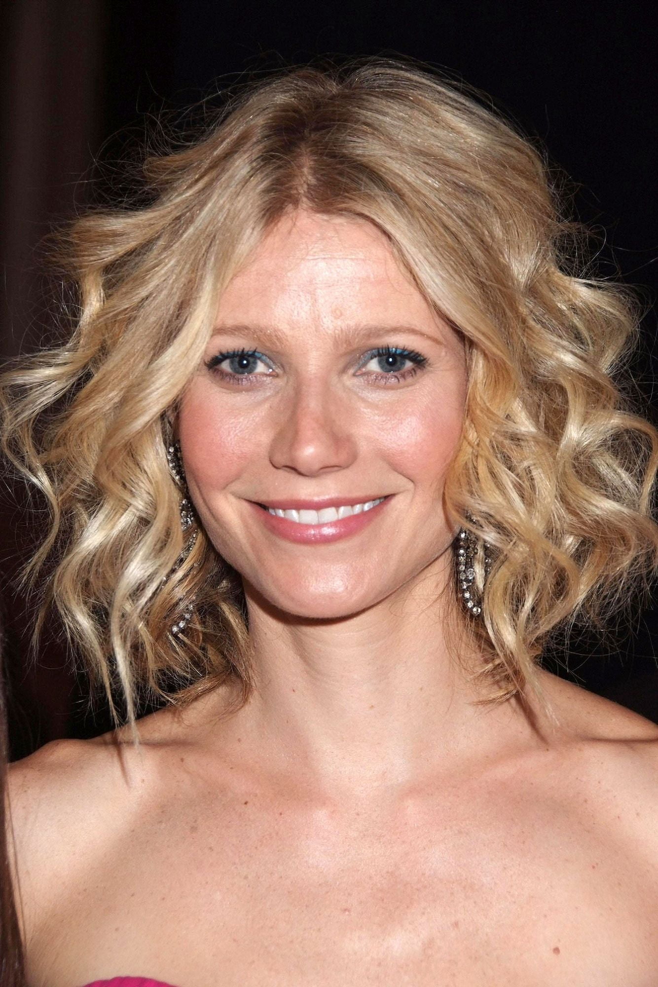 Eth Paltrow Inside For Inside - The Breast Cancer Research Foundation Annual Spring Gala Benefit The Hottest Pink Party Ever Canvas Art - (16 x 20)