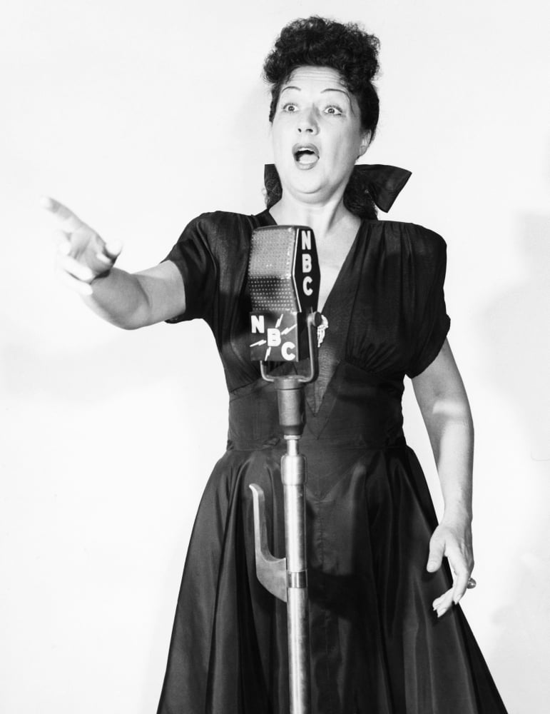 Ethel Merman At The Nbc Radio Microphone Canvas Art - (16 x 20)