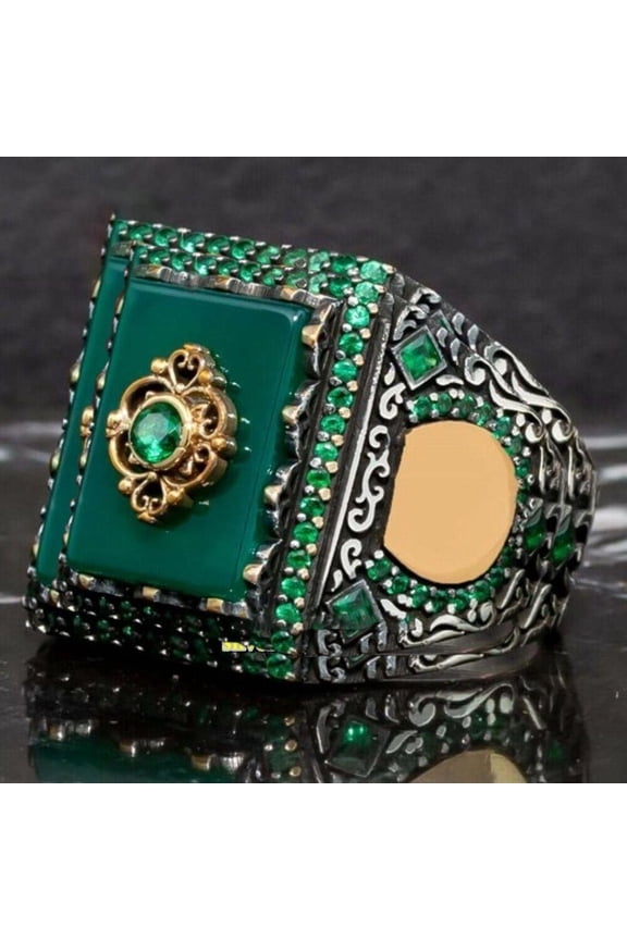 European And American Grand Emerald Square Ring