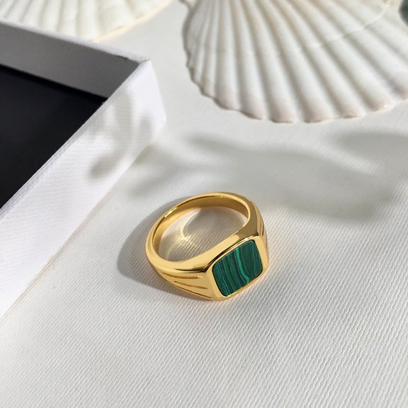 European And American Retro Fashion Natural Green Peacock Stone Ring