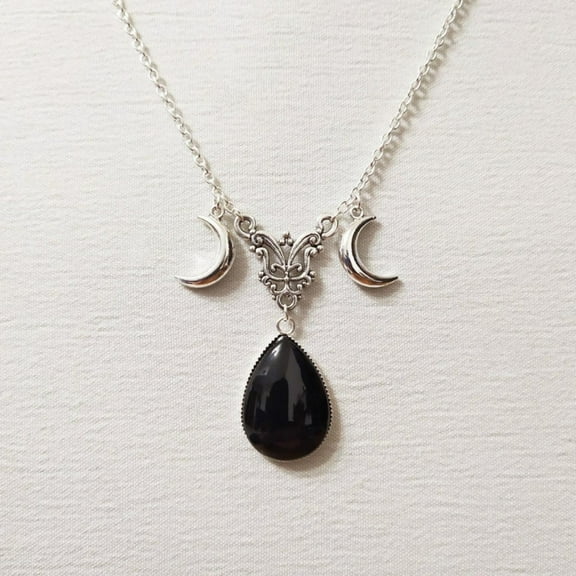 European And American Triple Moon Goddess Necklace
