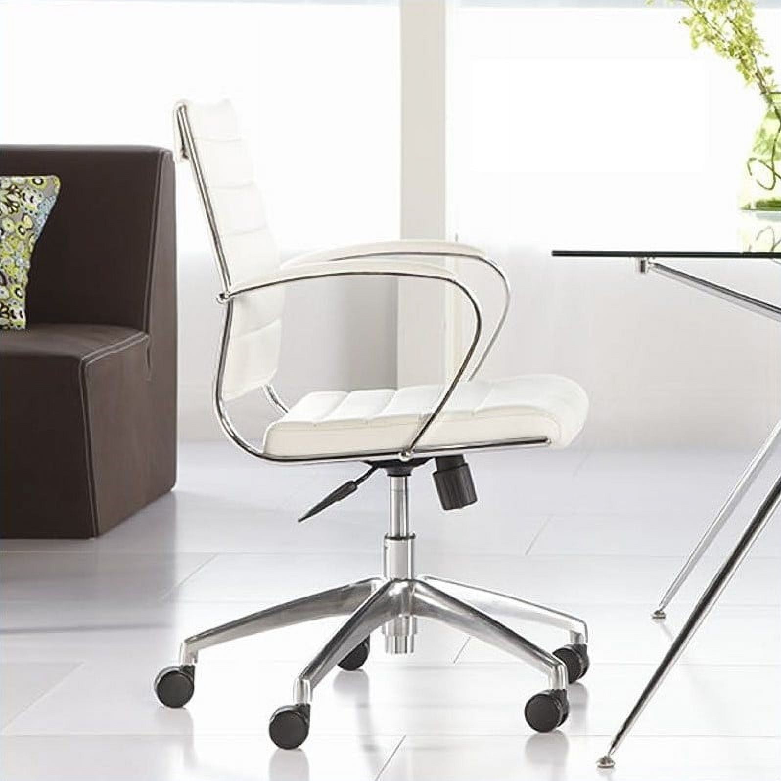 https://i5.walmartimages.com/seo/Eurostyle-Axel-Low-Back-Office-Chair-with-Arms-in-White_783cae4f-3e07-486c-bb98-da28f0120527.b2166d5c4c6a4b6e8c4005ee1b59794d.jpeg