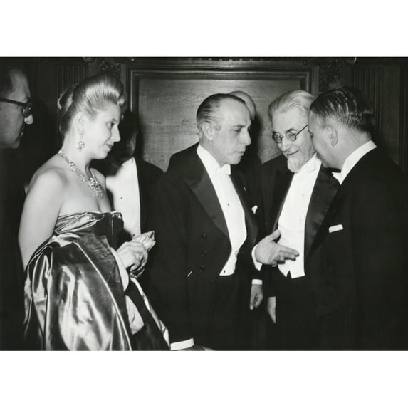 Eva Peron At The Signing Of The Franco-Argentine Commercial Treaty. July 24 History (24 x 18)
