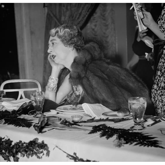 Evalyn Mclean Wearing Her Hope Diamond And An Armload Of Jewels. The Wife History (36 x 24)