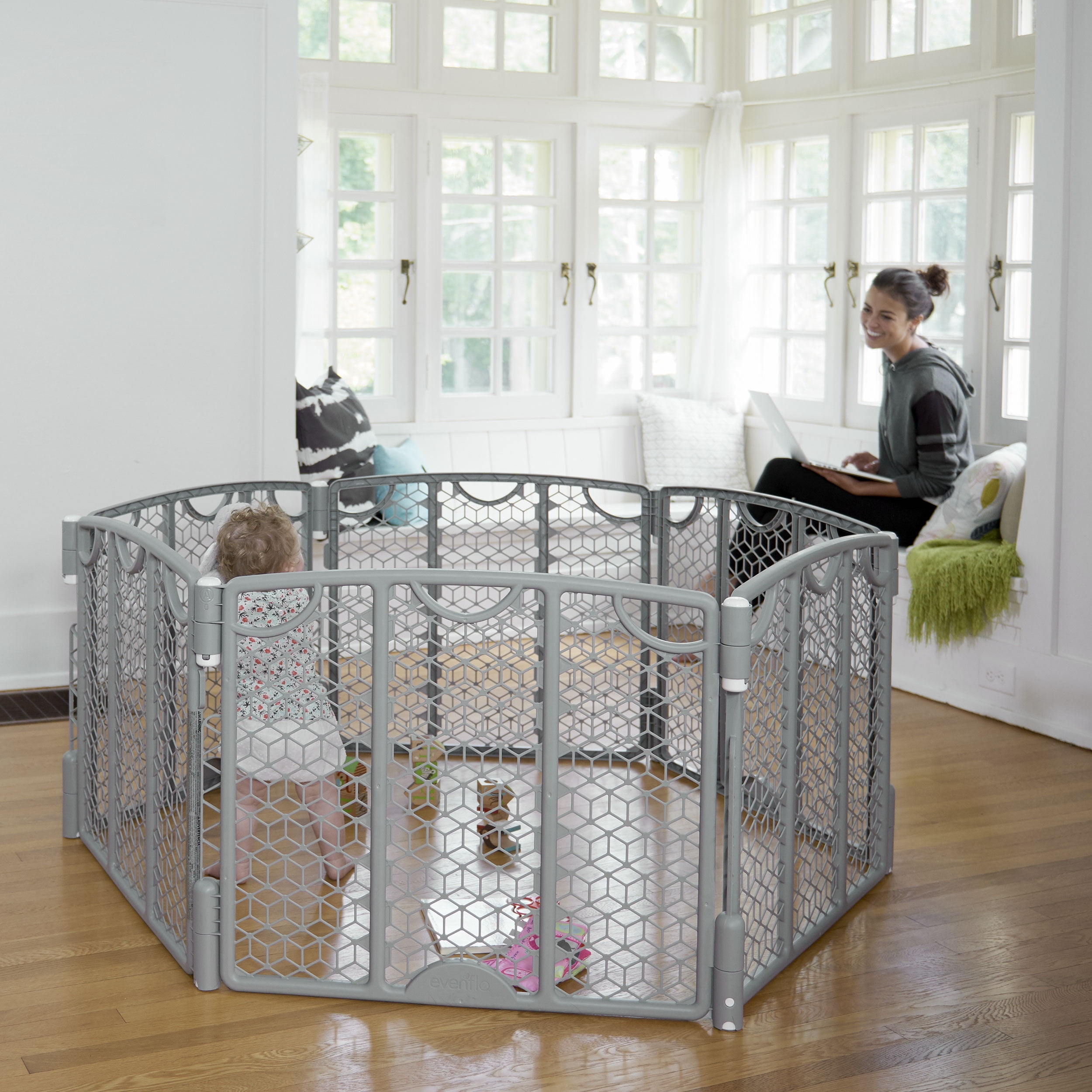 Evenflo Versatile Play Space Adjustable Freestanding Play Space Plastic
