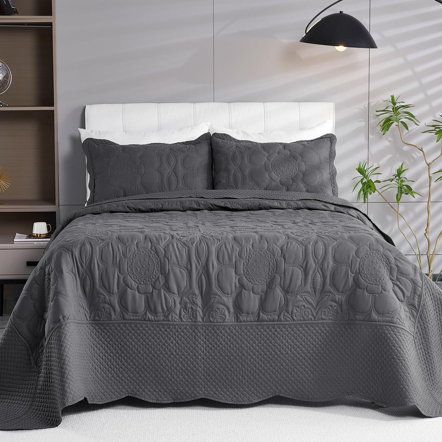 Evenhug 3 Piece King Size Quilt Set Lightweight Reversible Bedspread Coverlets for All Seasons, Black
