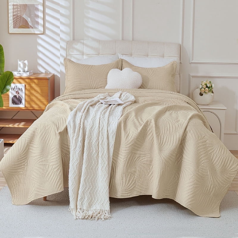 Evenhug 3-Piece King Quilt Set Soft Banana Leaves Pattern Bedding Set Lightweight Microfiber Ultrasonic Bedspread With Shams Suitable All Season(Beige,106"x96")
