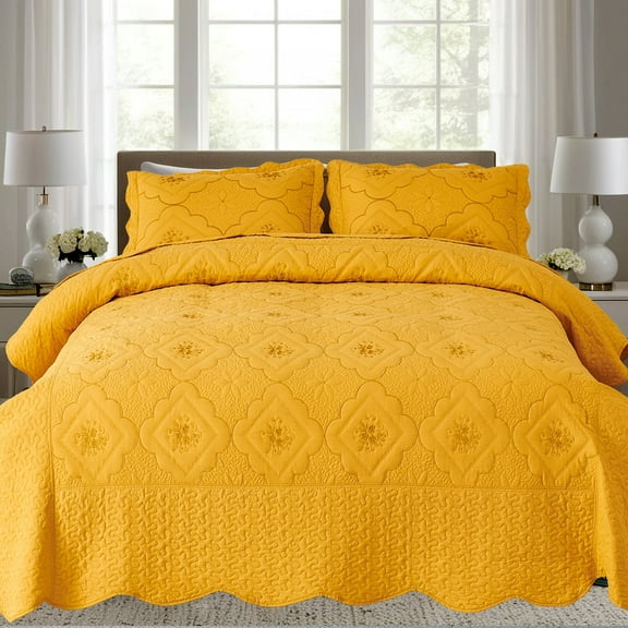 Evenhug Floral Embroidery Quilt Set,3-Piece Queen Diamond Floral Pattern Bedding Set,Soft Lightweight Bedspread for All Season(Gold,90"x90")