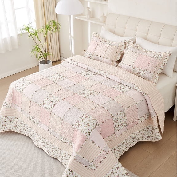 Evenhug Quilts 3-Piece Decorative Border Pink Patchwork Floral Queen Quilt Set With Shams