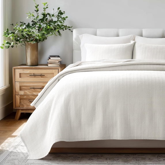 EverGrace 100% Cotton Quilt Queen Size, Pre-Washed Modern Grid Stitch Lightweight Bedspread Coverlet for All Season, Oversized 3-Piece Bedding Set with 2 Pillow Shams, Bright White