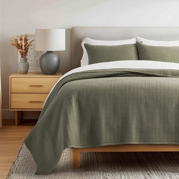 EverGrace 100% Cotton Quilt Queen Size, Pre-Washed Modern Grid Stitch Lightweight Bedspread Coverlet for All Season, Oversized 3-Piece Bedding Set with 2 Pillow Shams, Olive Green