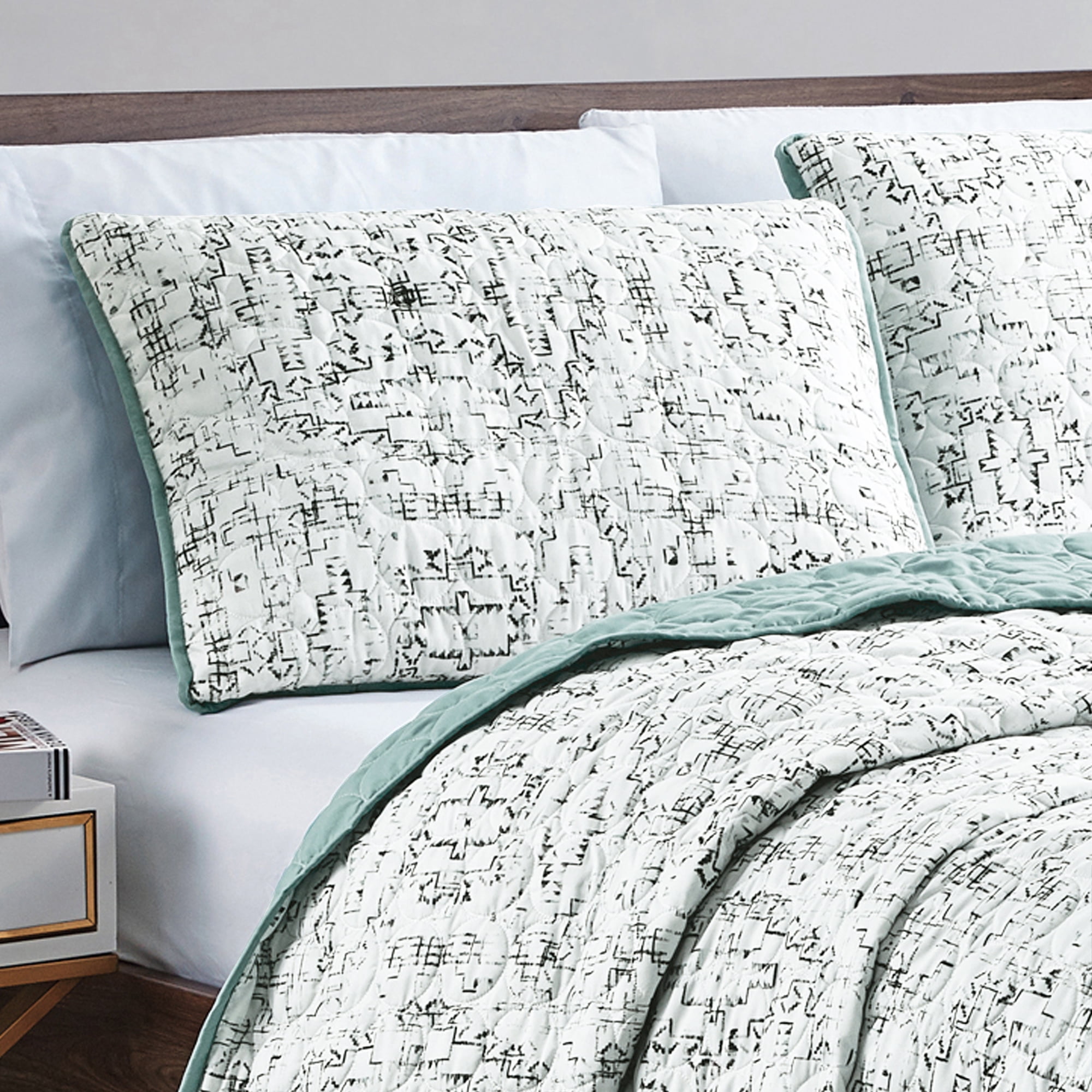 Evjk 3-Piece Decorative Lightweight Bedspread Set – Durable, Microfiber with Decorative Print, King