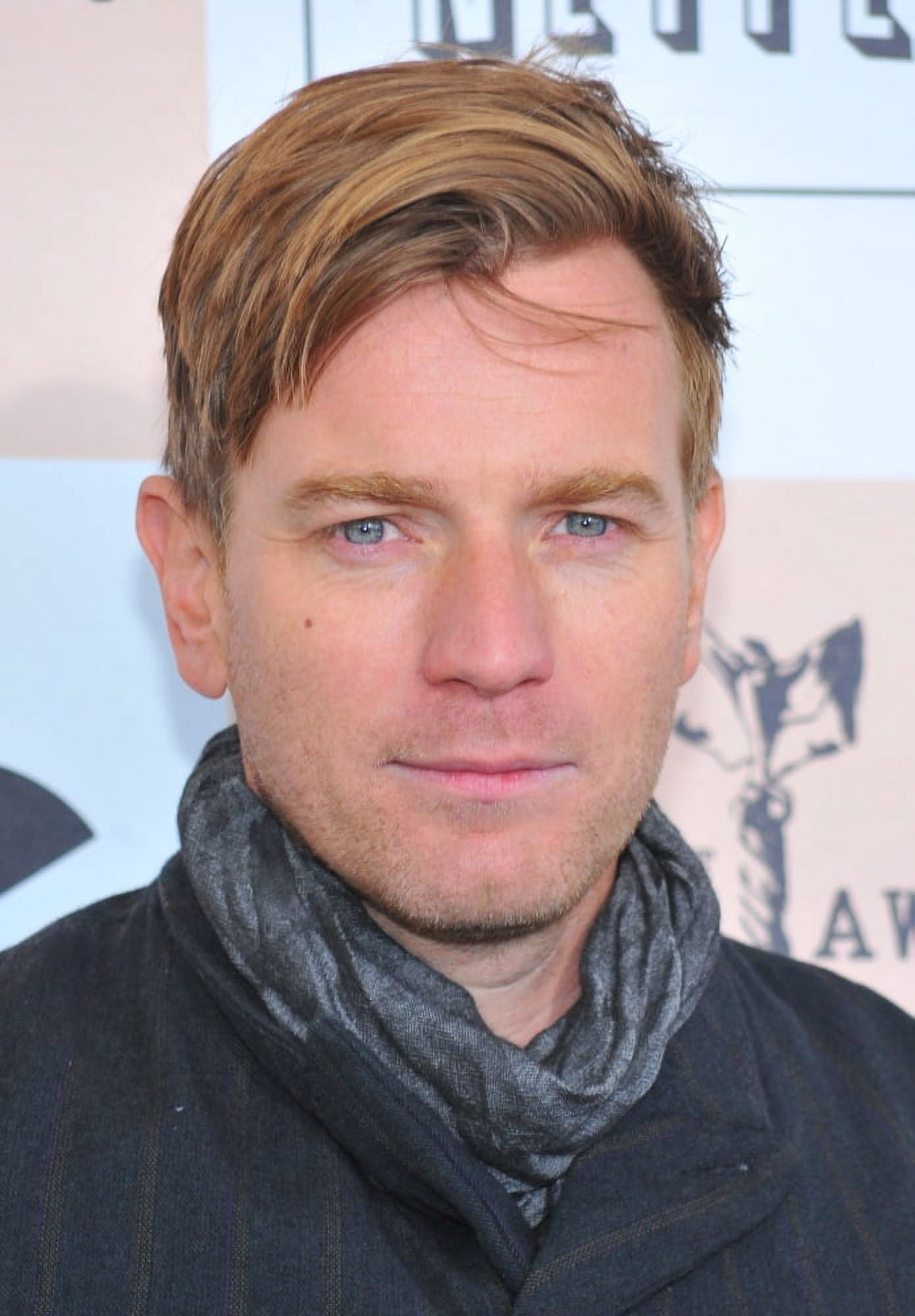 Ewan Mcgregor At Arrivals For 2011 Film Independent Spirit Awards - Arrivals Part 1 Canvas Art - (16 x 20)