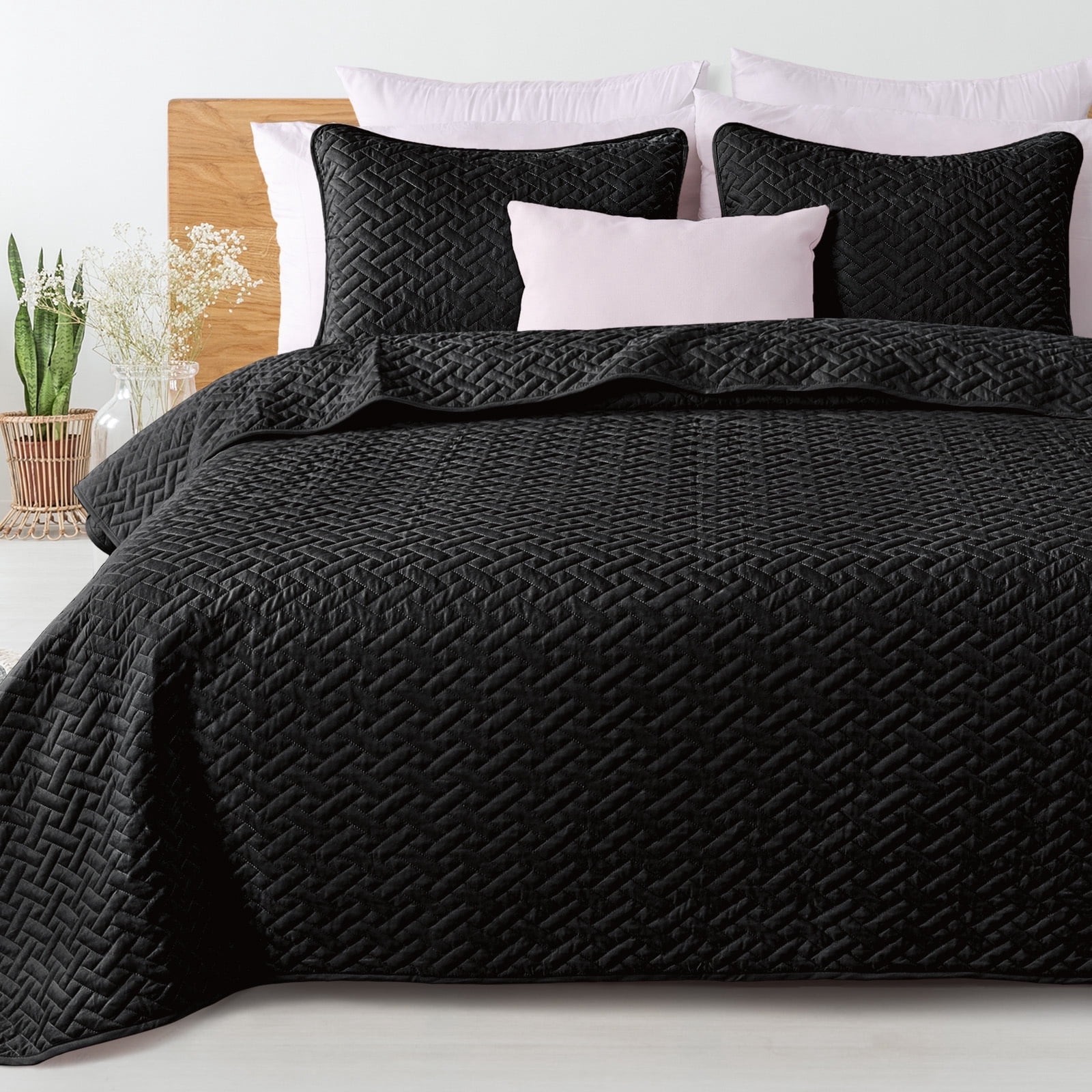 Exclusivo Mezcla 3-Piece Queen Size Quilt Set, Basket Quilted Bedspread/Coverlet/Bed Cover(90"x 96", Black)