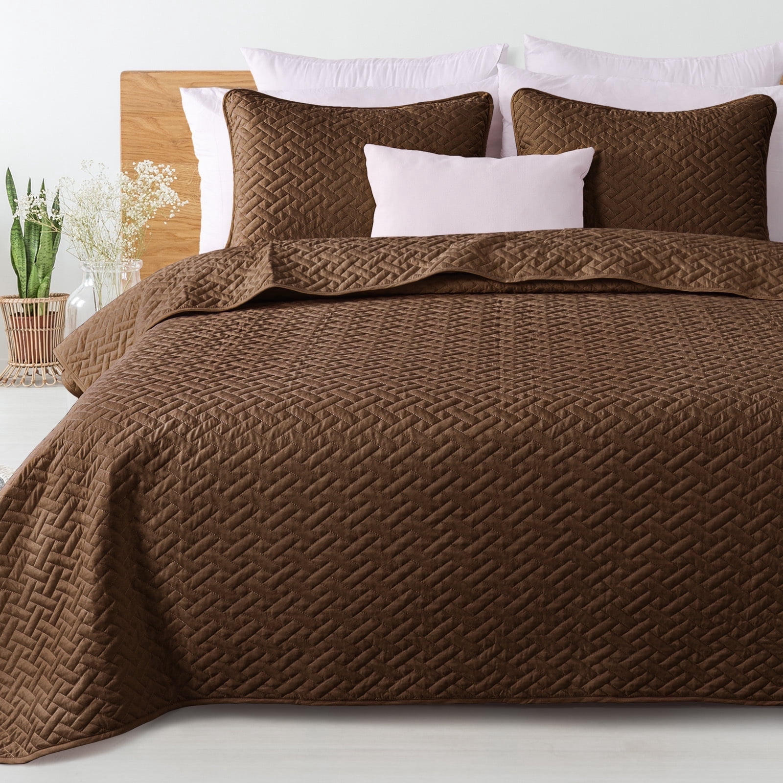 Exclusivo Mezcla 3-Piece Queen Size Quilt Set, Basket Quilted Bedspread/Coverlet/Bed Cover(90"x 96", Brown)