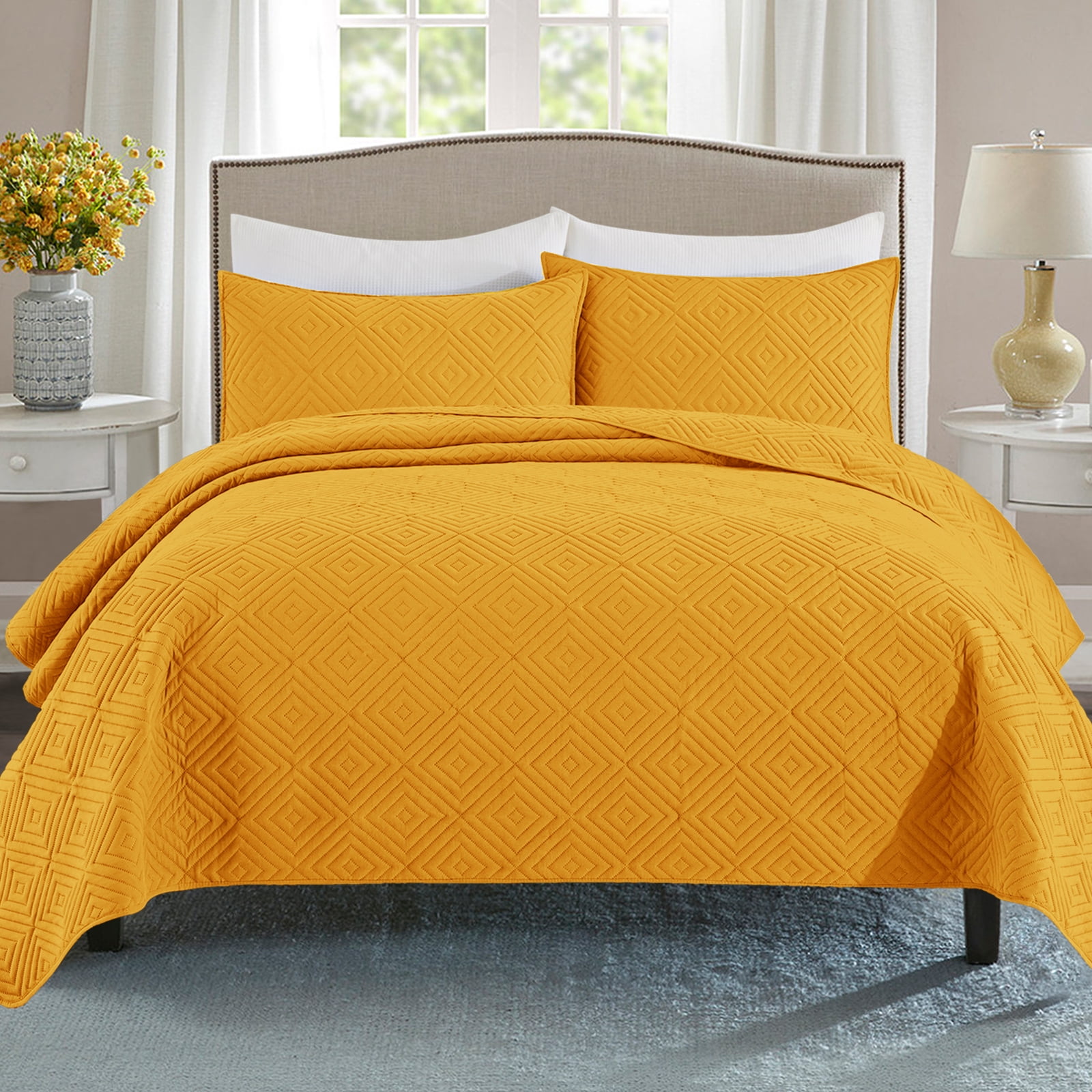 Exclusivo Mezcla 3Piece Yellow Queen Size Quilt Set, Square Pattern
