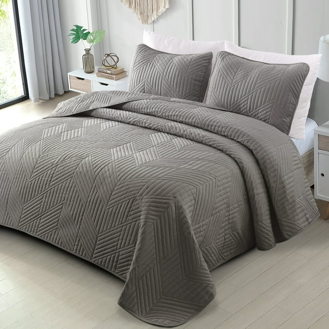 Exclusivo Mezcla California King Quilt Bedding Set, Lightweight Grey