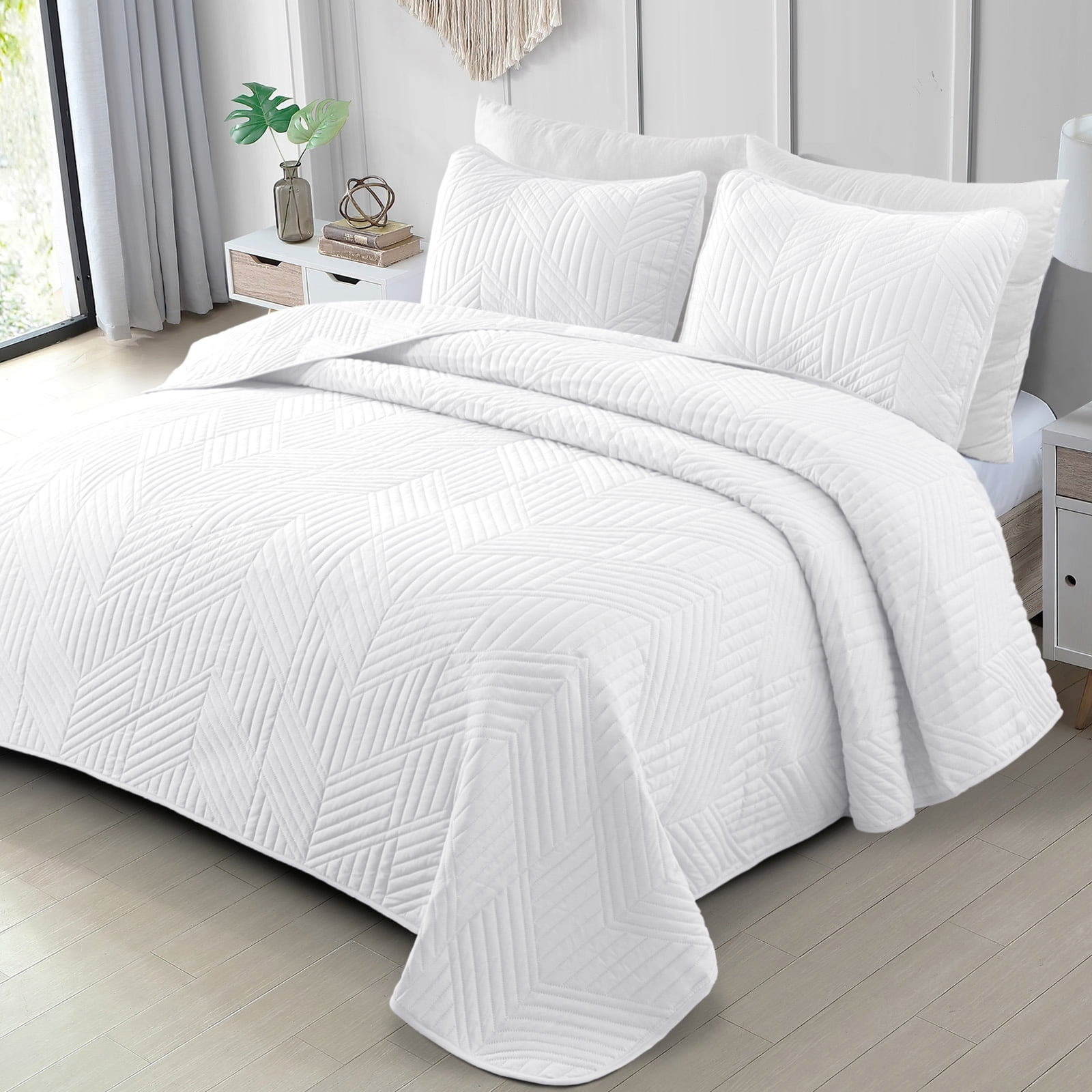 Exclusivo Mezcla California King Quilt Bedding Set, Lightweight White
