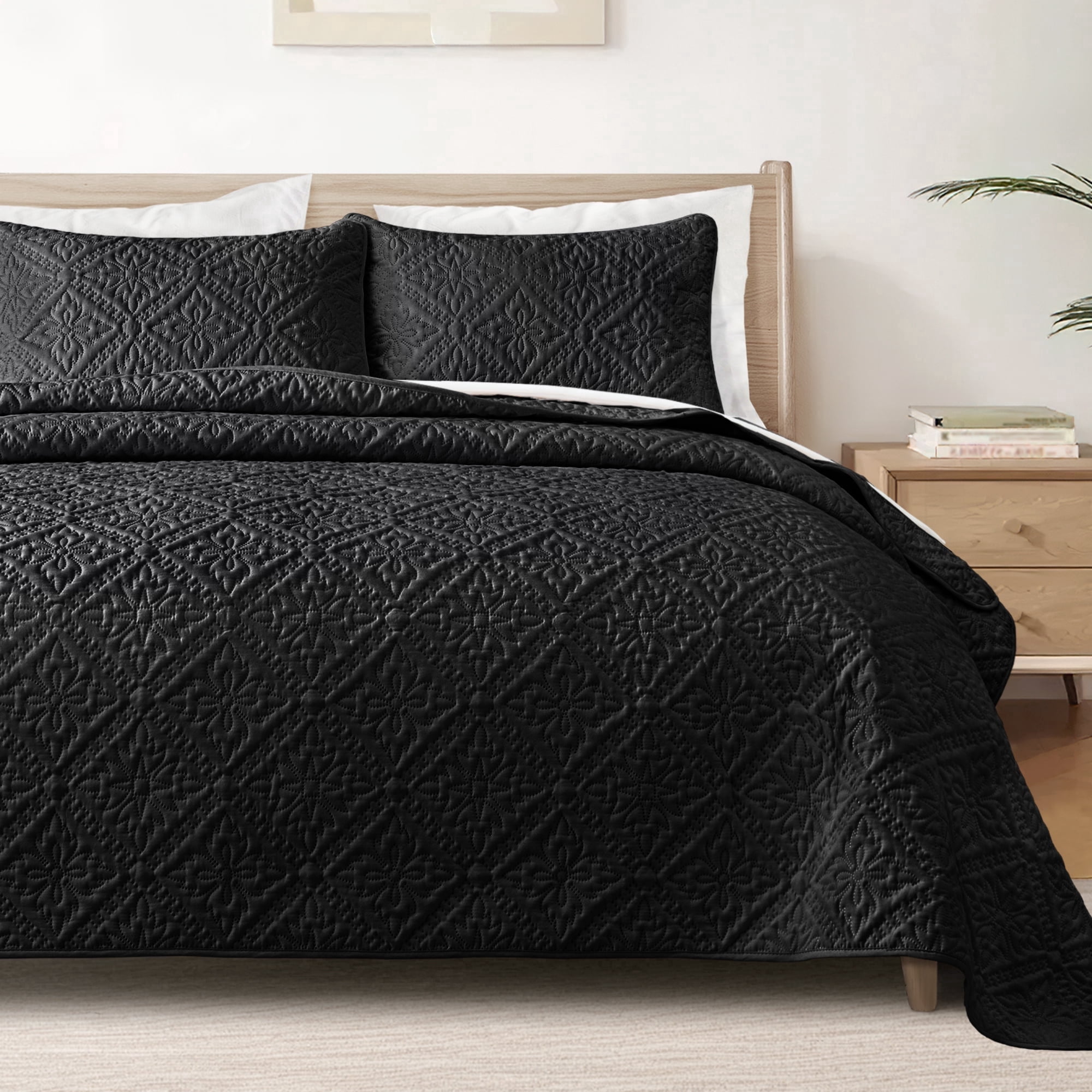 Exclusivo Mezcla California King Quilt Bedding Set, Lightweight Soft Bedspreads Coverlets with 2 Pillow Shams, Modern Black Oversized Quilts King Size for All Seasons
