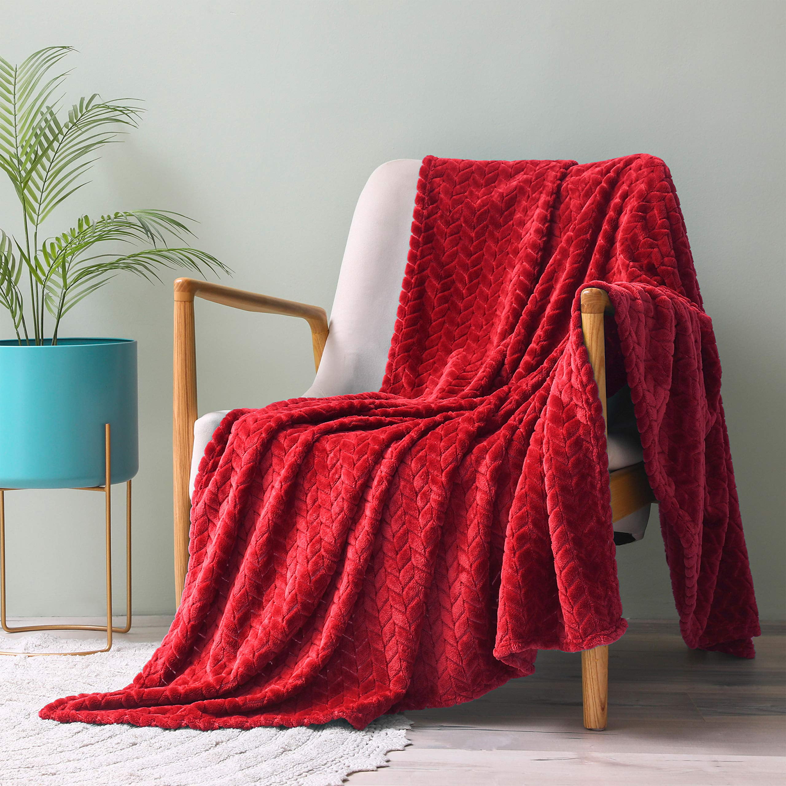 Exclusivo Mezcla Extra Large Flannel Fleece Throw Blanket, 50x70 Inches