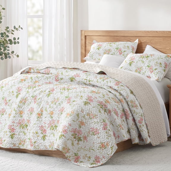 Exclusivo Mezcla Floral Twin Size Quilt Set, Faint Yellow Twin Quilt Bedding Set with Pink Lily Flowers Pattern, Reversible Lightweight Bedspreads Coverlets (68"x88")