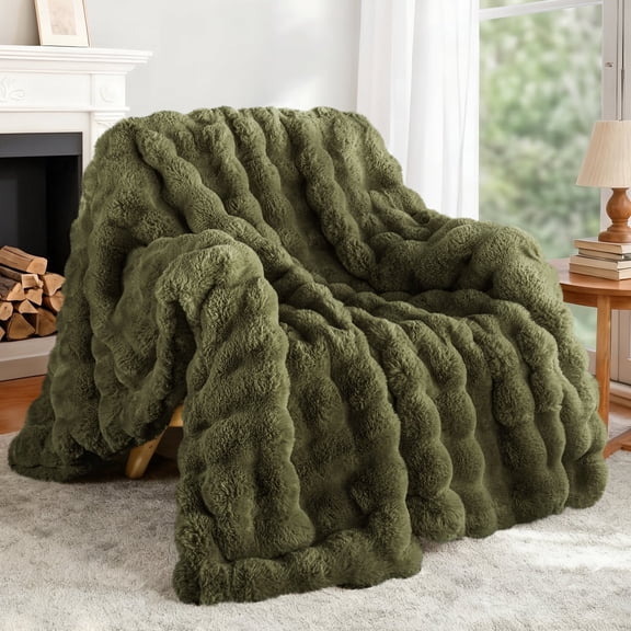 Exclusivo Mezcla Fuzzy Faux Fur Throw Blanket, Sherpa Fleece Blankets,Fluffy Plush Warm Throws for Couch, Bed, 50x60 Inches, Olive Green