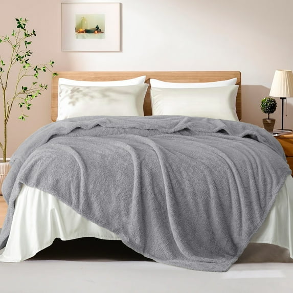 Exclusivo Mezcla Fuzzy Fleece King Size Bed Blanket, Lightweight Fluffy Solid Velvet King Blankets, 90x104 Inches, Light Grey