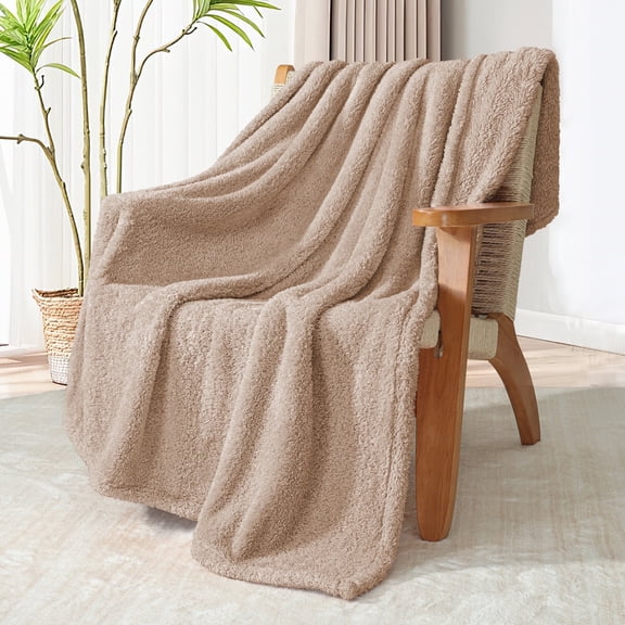 Exclusivo Mezcla Fuzzy Fleece Throw Blanket for Couch Sofa, Lightweight Fluffy Solid Velvet Blanket, 50x60 Inches, Camel