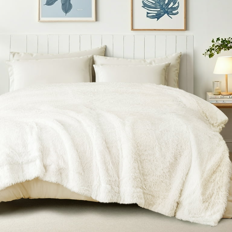 Exclusivo Mezcla Fuzzy Faux Fur Bed Blanket King Size, Reversible
