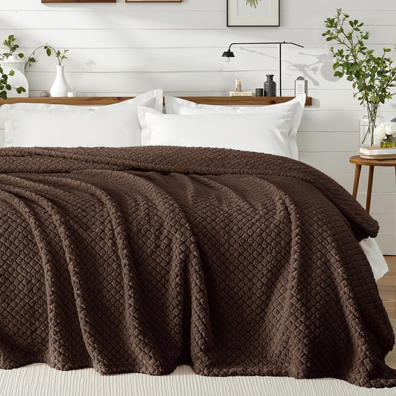 Exclusivo Mezcla King Size Flannel Fleece Blanket, Super Soft Jacquard Bed Blanket, Lightweight Fuzzy Warm for All Seasons, 90x104 Inches, Coffee