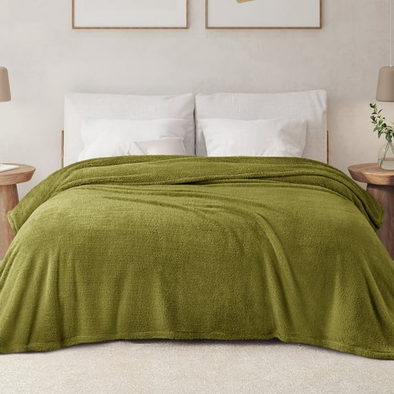Exclusivo Mezcla King Size Flannel Fleece Blanket, Super Soft Velvet Plush Bed Blanket, 90x104 Inches, Olive Green
