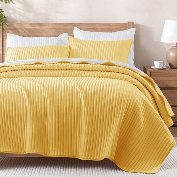 Exclusivo Mezcla King Size Quilt Bedding Set, Stripe Stitching Yellow Quilts King Size for All Seasons, Soft Lightweight Microfiber Bedspreads Coverlets Bed Cover, 104"x96"