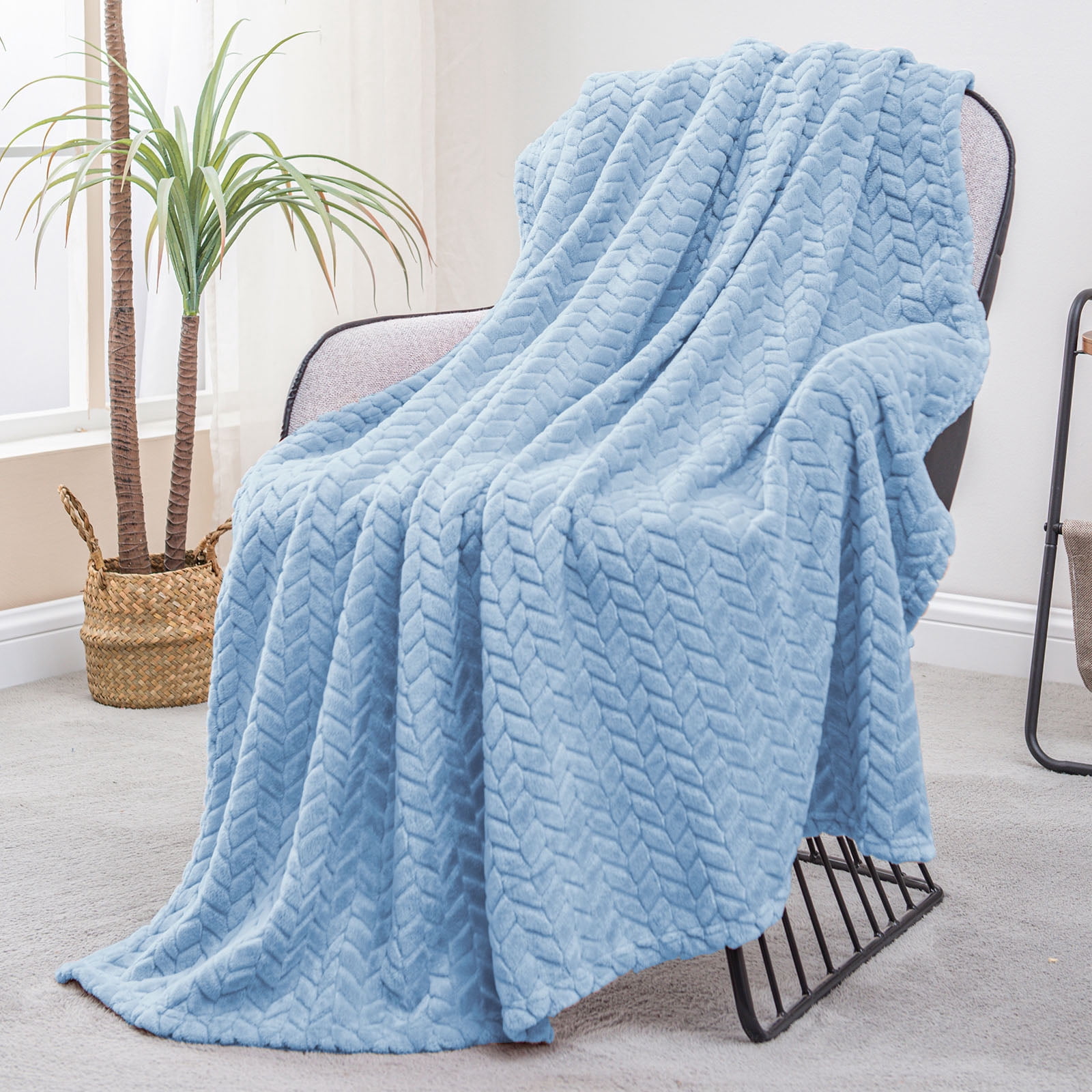 Exclusivo Mezcla Large Flannel Fleece Throw Blanket, Jacquard Weave Leaves Pattern (50" x 70", Light Blue)