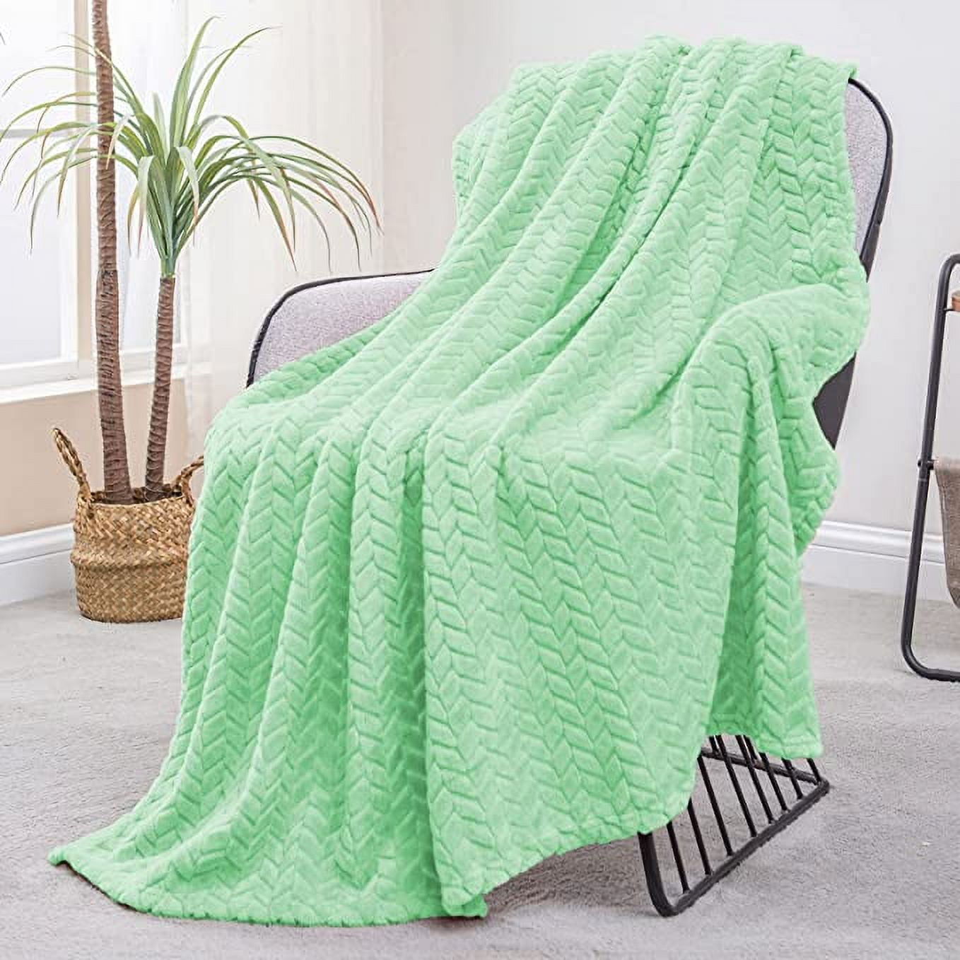 Exclusivo Mezcla Large Flannel Fleece Throw Blanket, Jacquard Weave Leaves Pattern (50" x 70",Mint) - Soft, Warm, Lightweight and Decorative