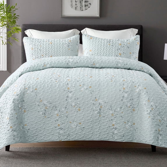 Exclusivo Mezcla Microfiber King Size Quilt Set, 3 Pieces Lightweight Bedspreads/ Coverlet/ Bedding Set with 2 Pillow Shams, Floral Pattern (96"x 104", Light Green)