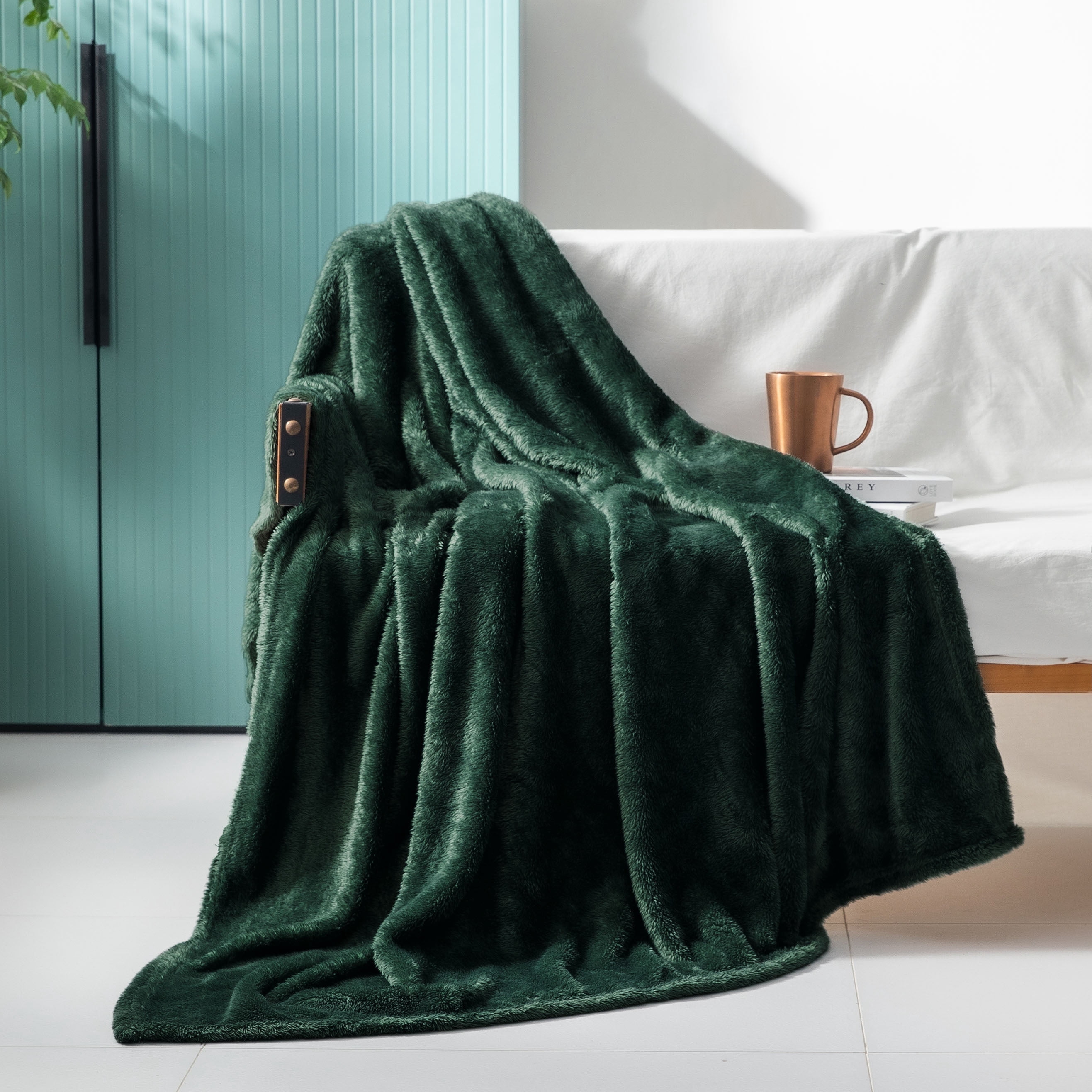 Exclusivo Mezcla Plush Fuzzy Large Fleece Throw Blanket (50" x 70", Forest Green)- Soft, Warm and Lightweight