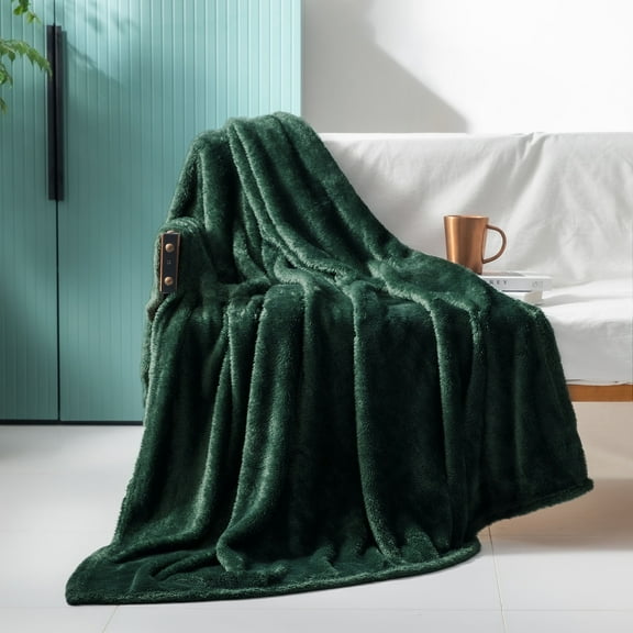 Exclusivo Mezcla Plush Fuzzy Large Fleece Throw Blanket (50" x 70", Forest Green)- Soft, Warm and Lightweight