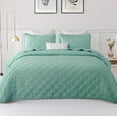 Exclusivo Mezcla Lightweight Queen Quilt Set, Soft Green, Geometric