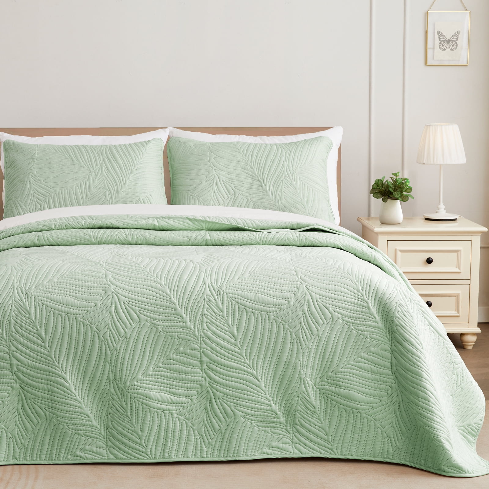 Exclusivo Mezcla Queen Quilt Bedding Set, Lightweight Sage Green Quilts