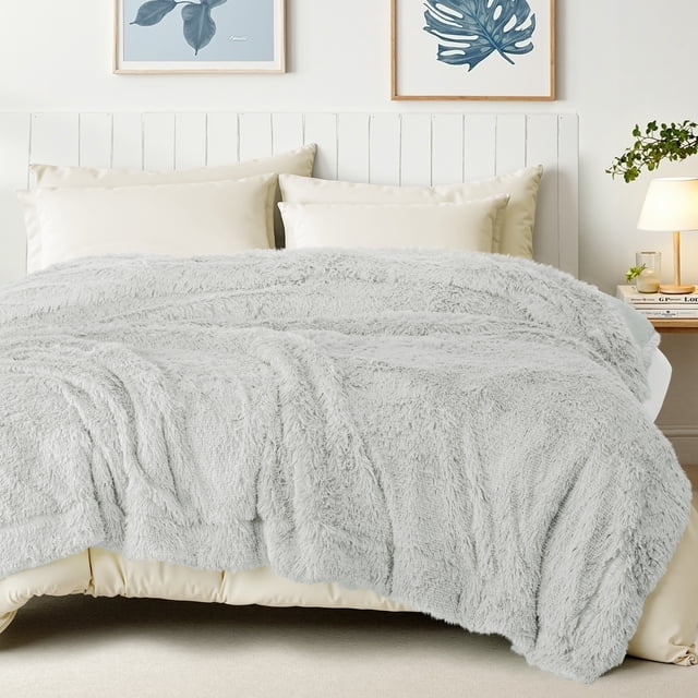 Exclusivo Mezcla Fuzzy Faux Fur Bed Blanket Queen Size, Reversible Shaggy Sherpa Fleece Blankets,Fluffy Plush Warm Throws for Couch, Bed, 90X90 Inches, Light Grey