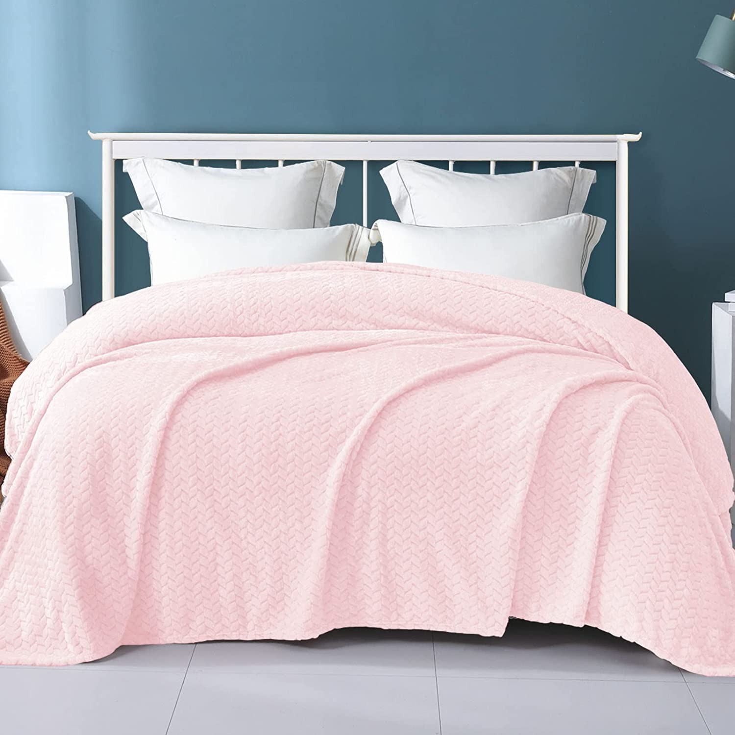 Exclusivo Mezcla Large Flannel Fleece Throw Blanket, 50x70 Inches Soft