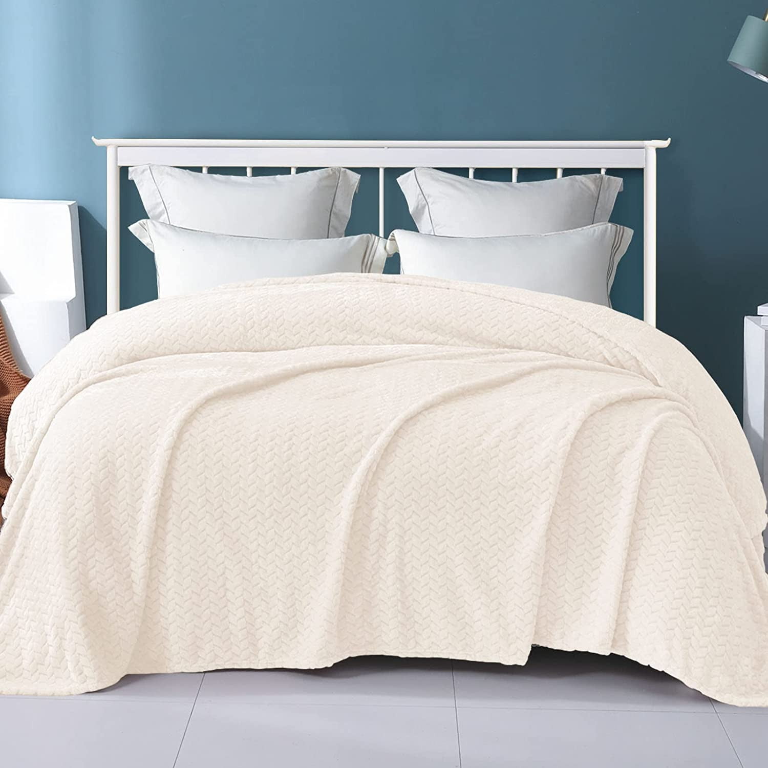 Exclusivo Mezcla Extra Large Queen Blanket, Soft Velvet Plush 90x90