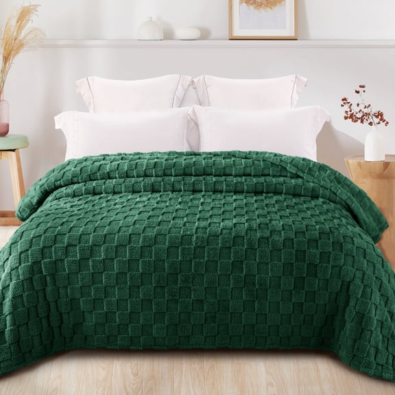 Exclusivo Mezcla Queen Size Flannel Fleece Blanket, Super Soft Warm Lightweight Checkered Pattern Blanket for All Seasons, Forest Green, 90"x90"