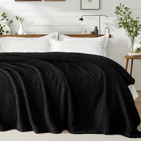 Exclusivo Mezcla Queen Size Flannel Fleece Blanket, Super Soft Jacquard Bed Blanket, Lightweight Fuzzy Warm for All Seasons, 90x90 Inches, Black